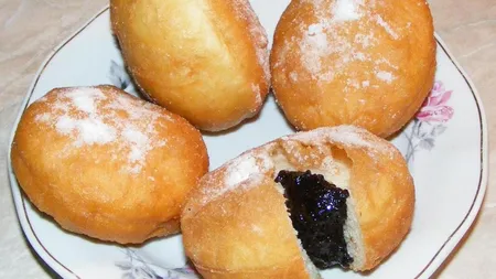 DESERTUL ZILEI: Gogoşi umplute cu ciocolată