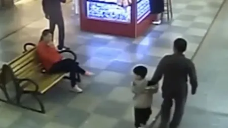 Un tată şi-a găsit, din întâmplare, într-un mall, fiul răpit în urmă cu 9 luni
