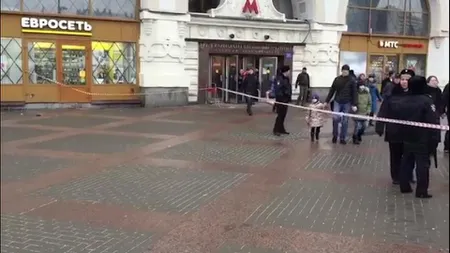 Mii de persoane, evacuate din centre comerciale, hoteluri, cinematografe şi teatre din Moscova, după ameninţări cu bombă