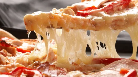 Au comandat o pizza şi au rămas fără cuvinte când au deschis cutia, ţi se întoarce stomacul pe dos de scârbă