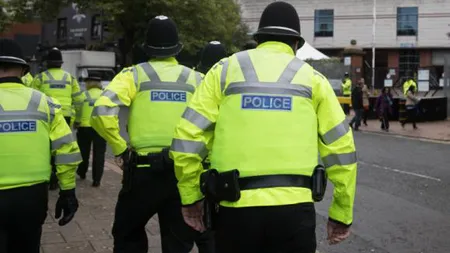 Pericol CHIMIC în Marea Britanie. Doi poliţişti britanici au fost spitalizaţi, iar o întreagă stradă a fost evacuată