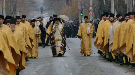 Procesiune cu sute de preoţi la Galaţi. Pelerinii s-au închinat la moaştele Sfântului Grigorie Decapolitul VIDEO