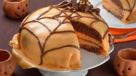 DESERTUL ZILEI: Tort cu cremă de dovleac şi mascarpone