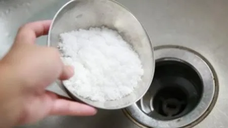 Ce se întâmplă dacă pui sare în scurgerea de la chiuvetă. Mereu vei apela la acest truc