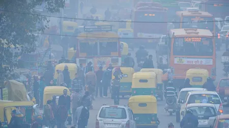 Smogul toxic din New Delhi: Autorităţile opresc construcţiile şi interzic camioanele în oraş