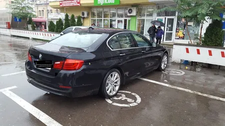 Locurile de parcare pentru persoanele cu dizabilităţi, ocupate de şoferi iresponsabili. Se lansează campania 