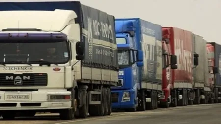 Aglomeraţie la punctul de frontieră Giurgiu-Ruse. S-a format o coloană de tiruri de aproximativ patru kilometri