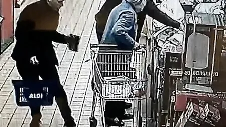Român, hoţ de buzunare în Marea Britanie. A fost prins când tâlhărea o bătrână în magazin