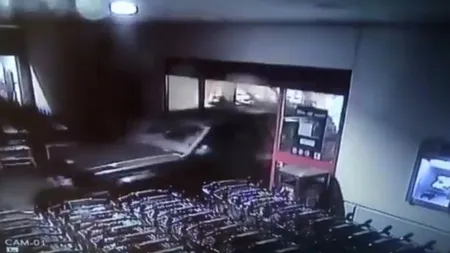 BANCOMATE FURATE în Constanţa. Maşina de teren folosită pentru a sparge uşa, găsită abandonată pe un câmp