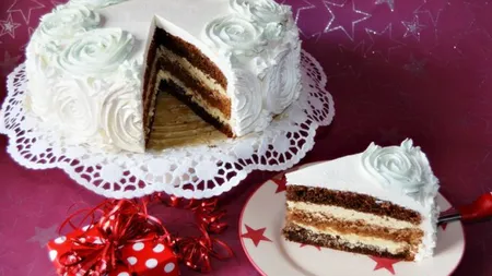 DESERT DE REVELION: Tort cu cafea si nuci