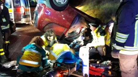 Accident grav cu doi români, în Italia. Aceştia au furat o maşină şi s-au izbit cu ea de un parapet