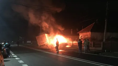 Un bărbat de 31 de ani a ars de viu după ce maşina în care se afla a fost cuprinsă de flăcări, în urma unui impact cu o autoutilitară