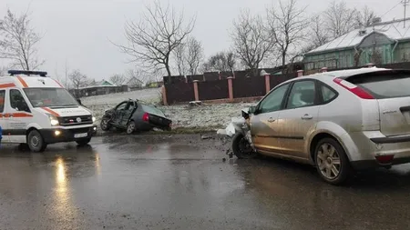 Accident grav în Botoşani. Patru persoane au ajuns de urgenţă la spital