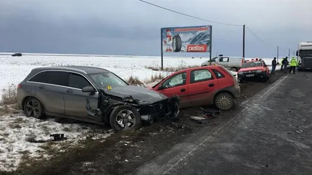 Carambol cu cinci maşini pe DN 11. Trei persoane au fost rănite