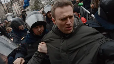Alexei Navalnîi, în stare gravă. Medicii spun că ar putea face stop cardiac 