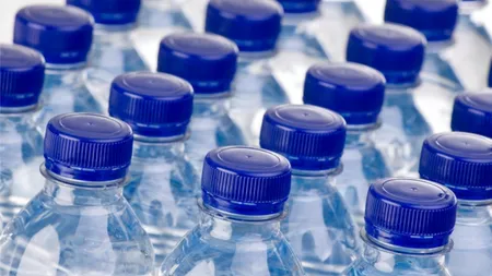 O apă apreciată de MILIOANE de români va dispărea de pe piaţă. Producătorul a dat FALIMENT