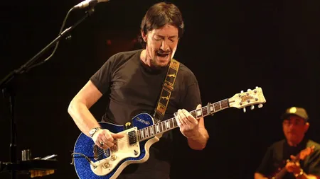 Chris Rea s-a prăbușit pe scenă, în timpul unui concert
