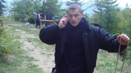 IGPR: Poliţistul tăiat cu sabia în timpul unei percheziţii la Rădăuţi nu purta cască de protecţie. Este în stare gravă