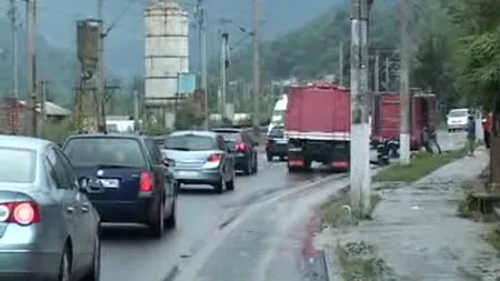 Trafic aglomerat pe Valea Prahovei, se circulă cu o viteză de aproximativ 10 - 20 km pe oră