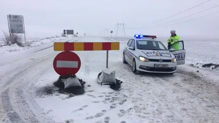 Drumuri închise, trenuri întârziate şi circulaţie îngreunată, din cauza căderilor de zăpadă UPDATE