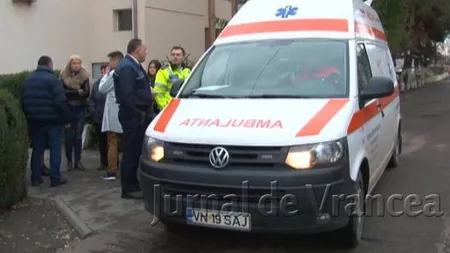 O elevă de clasa a X-a, luată cu salvarea de la liceu, după ce a fost lovită de o maşină pe zebră