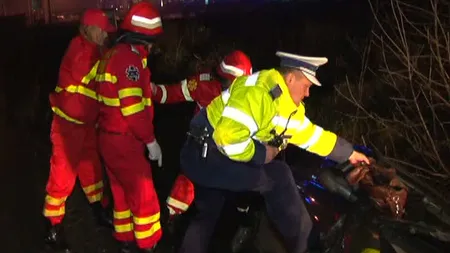 Maşină lovită de tren, un tânăr de 32 de ani nu a oprit la trecerea la nivel cu calea ferată