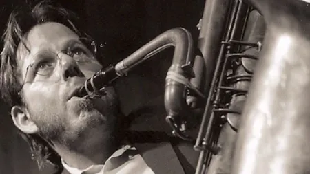 Ralph Carney, saxofonistul care a colaborat cu Tom Waits şi The Black Keys, a murit la vârsta de 61 de ani