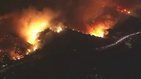 Incendiu devastator în Los Angeles. Cartierul Bel Air a fost evacuat, focul se extinde în oraş VIDEO