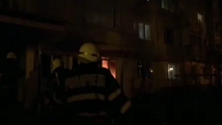 Locuinţe distruse de incendiu. Zeci de oameni au fost evacuaţi