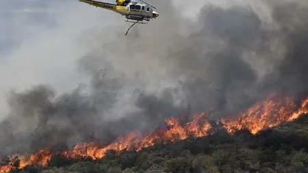 Incendiul din California, care a distrus 110.000 de hectare, ţinut sub control în proporţie de 50%