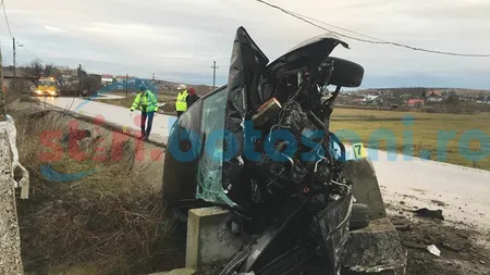 Accident grav în Botoşani. Un tânăr a intrat cu maşina într-un cap de pod