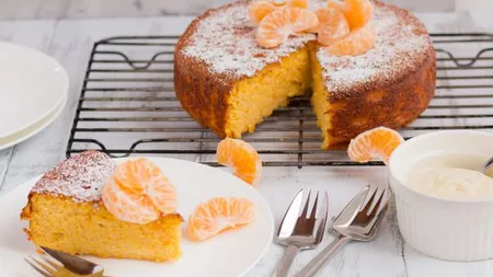 DESERTUL ZILEI: Cel mai pufos pandişpan cu mandarine