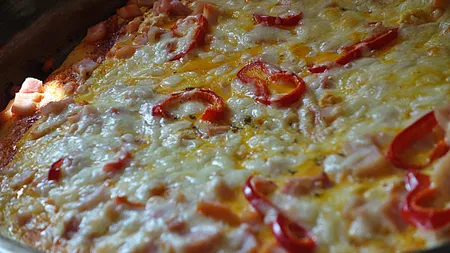 REŢETA ZILEI: Pizza cu piept de pui