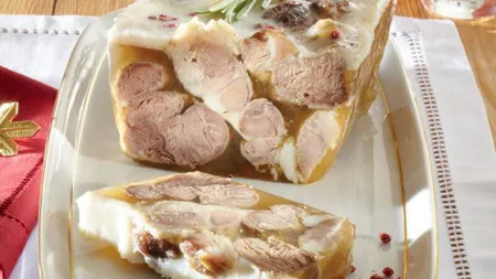 Reţetă pentru masa de Crăciun: Piftie cu limbă de porc