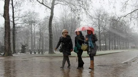 PROGNOZA METEO pentru următoarele zile. Temperaturile se menţin ridicate, dar apar ploile