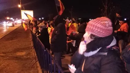 Un nou protest a avut loc, marţi seară, în faţa Palatului Parlamentului. Oamenii au cerut oprirea atacului la justiţie