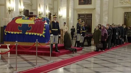 DOLIU NAŢIONAL. România îşi ia rămas bun de la Regele Mihai I. Porţi deschise toată noaptea la Palat. Restricţii de circulaţie vineri