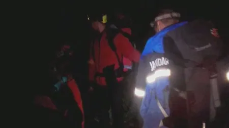 Operaţiune dramatică de salvare de Crăciun. Cinci turişti rătăciţi, salvaţi în Masivul Vâlcan