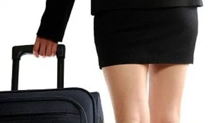 Sex în avion: O stewardesă le ofera senzaţii tari pasagerilor în toaleta avionului