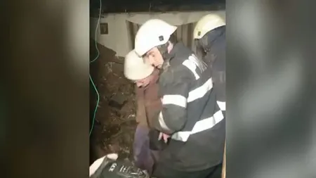 Incident în Gorj. Tavanul unei locuinţe a căzut peste doi bătrâni VIDEO