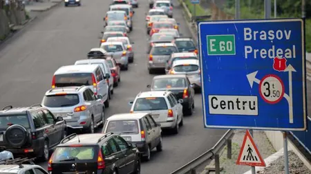 Aglomeraţie pe Valea Prahovei. Se circulă în coloană pe sensul de mers spre munte