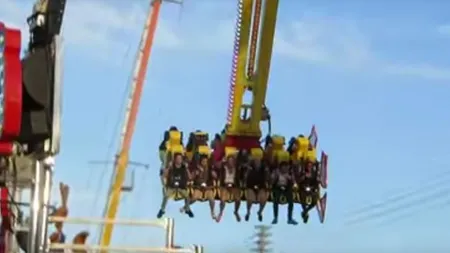 Târg de Crăciun de coşmar, la Valencia. 7 persoane au rămas suspendate la 60 de metri înălţime, peste o oră