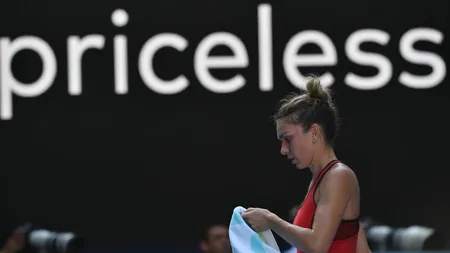 Simona Halep s-a calificat dramatic în finala Australian Open. A salvat două mingi de meci în faţa lui Angelique Kerber