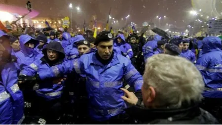 Parchetul Militar s-a autosesizat în cazul jandarmului care a lovit protestatarii: A fost deschis dosar penal