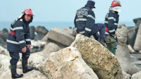 Cadavrul unei femei, găsit între stabilopozi în zona Pescarie din Constanţa