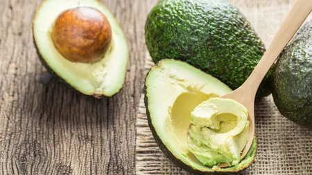 Măşti pentru părul deteriorat, cu avocado