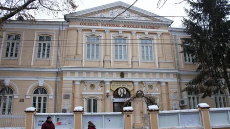 Elev bătut în curtea liceului de cinci adolescenţi de la altă şcoală. Poliţia a deschis dosar penal