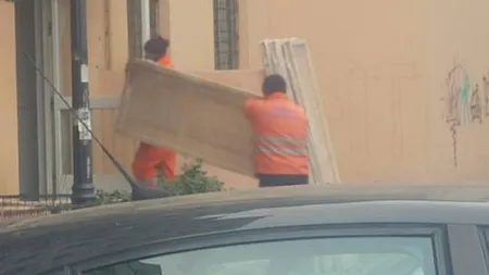Imagini scandaloase cu angajaţi ai statutului. Un apartament privat e renovat cu lucrători CNAIR FOTO