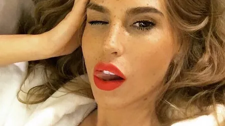 Corina Bud s-a pozat goală în aşternuturi FOTO