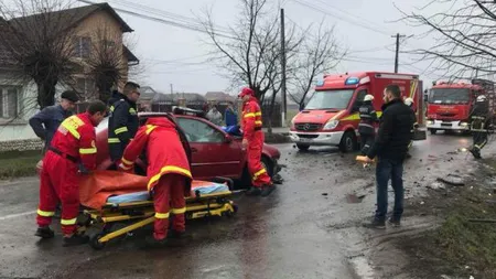 Accident în Mureş: Cinci persoane rănite după ce două autoturisme s-au ciocnit